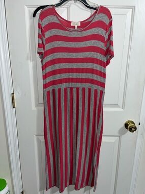 Casual Pink & Gray Striped Midi Dress by R+E